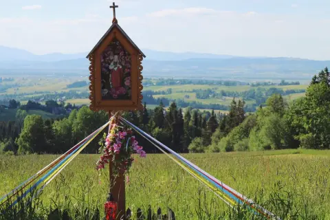 Ile trwa majówka w kościele? Zaskakujące różnice regionalne!