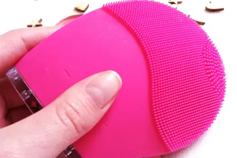 Dermofuture szczoteczka soniczna: Ładowanie i co, gdy nie działa?