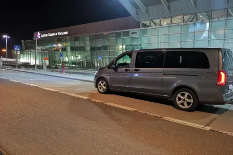 Dojazd z Lotniska Chopina do hoteli: Wybierz najlepszy transport!