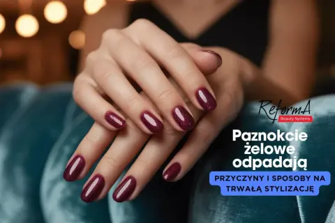 Dłonie z bordowymi paznokciami żelowymi. Dowiedz się, dlaczego żel odchodzi od wolnego brzegu i jak temu zapobiec.