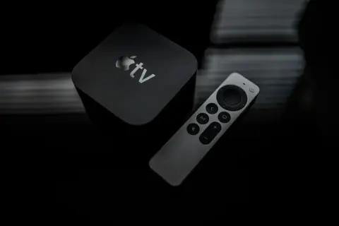 Podłącz telefon do TV kablem: 4K, zero lagów. Jaki wybrać?
