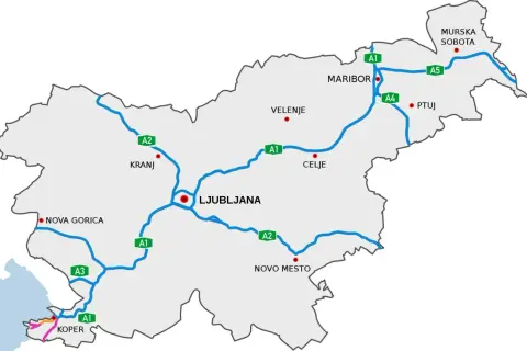 Mapa Słowenii z zaznaczonymi autostradami i miastami. Winieta słowenia jest niezbędna do podróżowania po tych drogach.