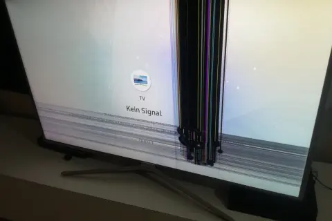 Uszkodzona matryca w TV, pionowe paski i poziome zakłócenia. Czy da się to naprawić?