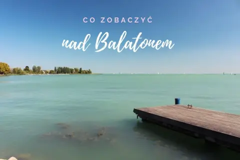 Co zobaczyć nad Balatonem? Drewniane molo i żaglówki na turkusowej wodzie zapraszają do odkrywania atrakcji.