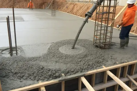 Beton na fundamenty: C16/20, B20 jak wybrać i nie popełnić błędu?