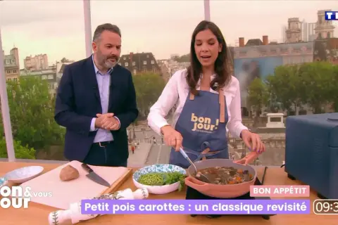 Un chef prépare un plat de petit pois carottes revisité dans une émission matinale.