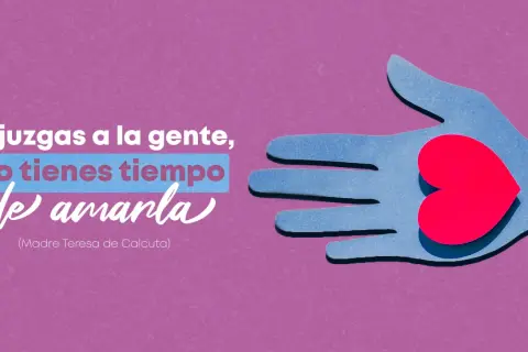 Frases de empatía: una mano azul sostiene un corazón rojo, con la cita "Si juzgas a la gente, no tienes tiempo de amarla".