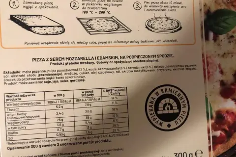 Pizza Guiseppe z serem mozzarella i edamskim, gotowa do pieczenia. Instrukcja przygotowania krok po kroku.