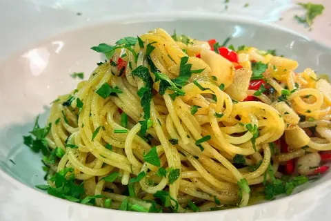 Spaghetti Aglio Olio: Sekret idealnego dania z Neapolu