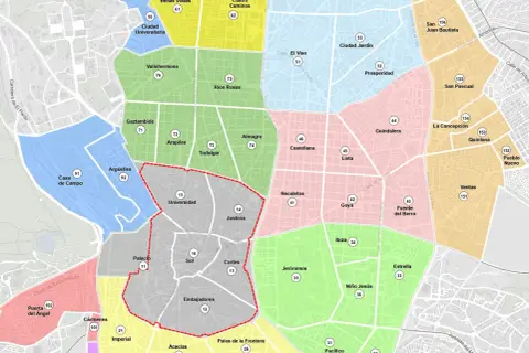 Mapa de Madrid con zonas de colores que ilustran la diferencia entre zona azul y zona verde, mostrando barrios como Sol, Embajadores y Cortes.