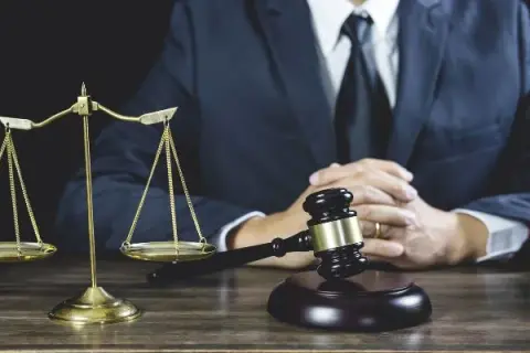 Ile kosztuje adwokat do rozwodu? Pełna analiza cen i ukrytych kosztów