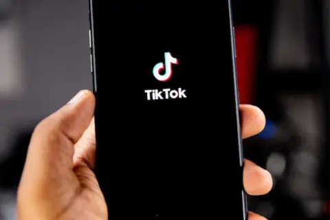 Dlaczego TikTok ucina zasięgi? Oto najważniejsze przyczyny i rozwiązania