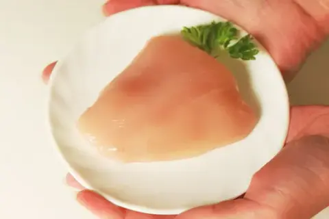 Ile kalorii ma 100 gram kurczaka? Zaskakujące różnice w kaloriach