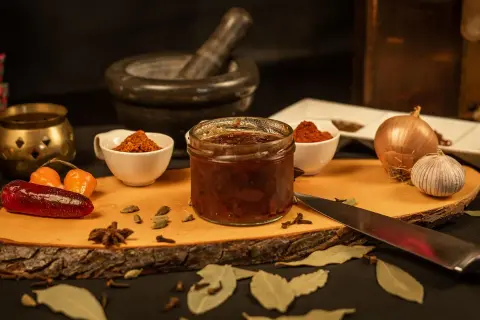 Jakie przyprawy do salcesonu wybrać, by podkreślić jego smak i aromat?