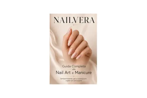 Mano con unghie perfette, un esempio di dry manicure. Guida completa alla Nail Art e Manicure per principianti.