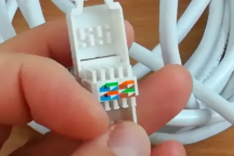 Jak podłączyć kabel telefoniczny 4 żyłowy do RJ45 bez błędów