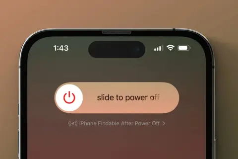 Ekran wyłączania iPhone'a. Przesuń, aby wyłączyć. Możliwość znalezienia iPhone'a po wyłączeniu.