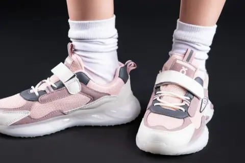 Adidasy dla dziewczynki 29: Które modele wybrać i dlaczego?