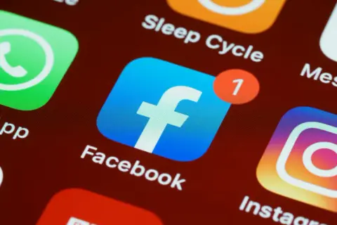 Jak założyć stronę na Facebooku i uniknąć typowych błędów