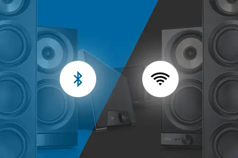 Dwie strony głośników, jedna z ikoną Bluetooth, druga z Wi-Fi. Idealne do systemu multiroom.