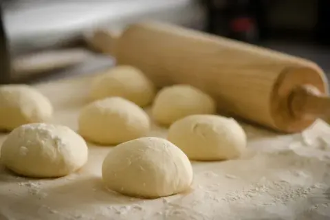 Pâte à pizza maison : le guide inratable pour une croûte parfaite