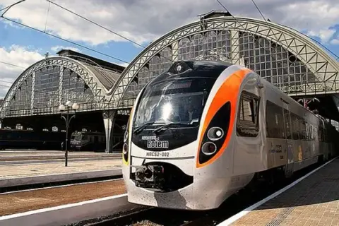 Ile jedzie pociąg z Przemyśla do Kijowa? Czas podróży i wskazówki