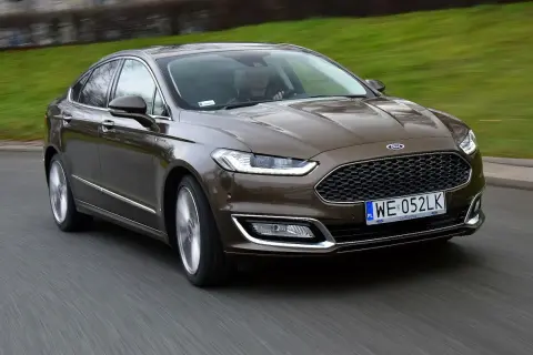 Ford Mondeo jaki silnik wybrać? Odkryj najlepsze opcje i oszczędności