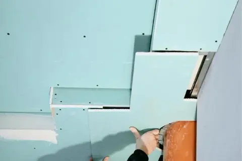 Jak zamaskować rury od gazu, aby poprawić estetykę i bezpieczeństwo