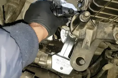 Jak naprawić mechanizm zmiany biegów w Golfie 4 i uniknąć problemów