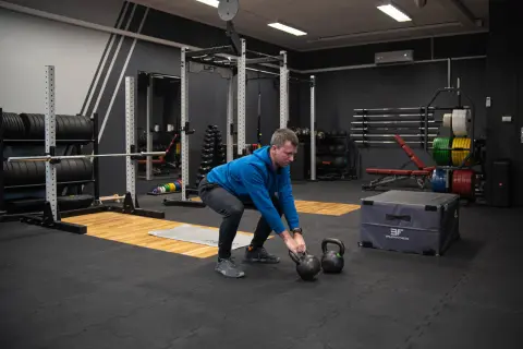 CrossFit – co to znaczy i jakie korzyści przynosi trening?