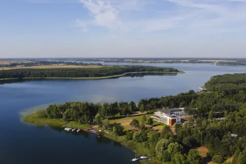 Ostrowo nad Jeziorem Powidzkim: Odkryj idealny urlop nad czystą wodą
