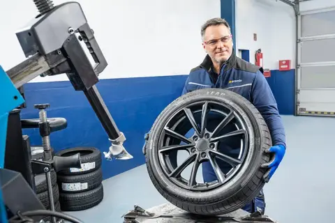 Jak dobrać et felgi, aby uniknąć problemów z prowadzeniem auta