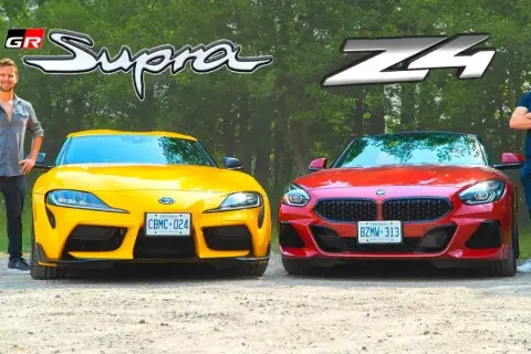 Dos hombres posan junto a un Toyota Supra amarillo y un BMW Z4 rojo.