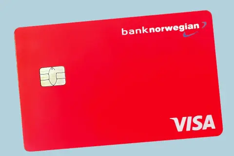 Rote Bank Norwegian Visa-Karte mit Chip.