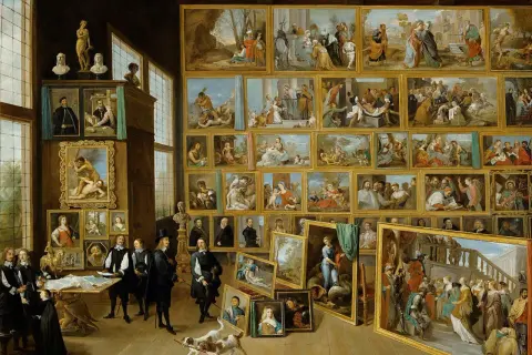 Colección de cuadros de la edad moderna, con retratos y escenas religiosas, en una galería de arte con visitantes y perros.