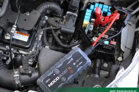 Toyota Auris Hybrid nie odpala? Akumulator 12V, kluczyk: Rozwiąż!