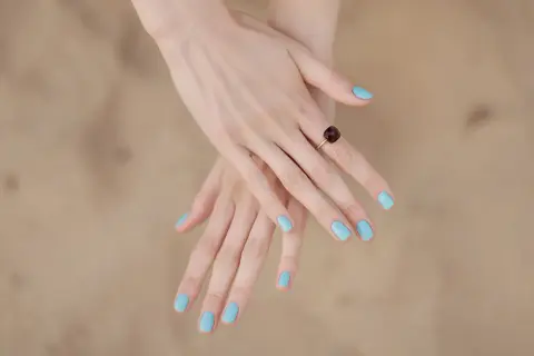 Czym jest manicure OPI? Odkryj jego zalety i unikalne cechy