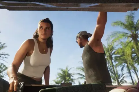 Kobieta i mężczyzna w tropikalnym otoczeniu, przygotowujący się do akcji w GTA 6 PC.