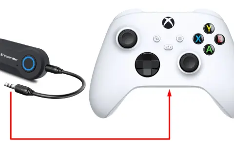 BT transmiter podłączony do kontrolera Xbox. Dowiedz się, jak podłączyć słuchawki do Xboxa za pomocą tego adaptera.