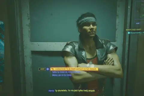 Cyberpunk czynnik ludzki: Kerry, z opaską na głowie i w skórzanej kurtce, rozmawia o zespole. Jego mina sugeruje konflikt.