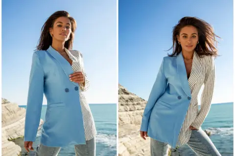 Modelka prezentuje, jak nosić marynarkę damską w stylu color blocking, łącząc błękit z pionowymi pasami. Idealna na letnie dni nad morzem.