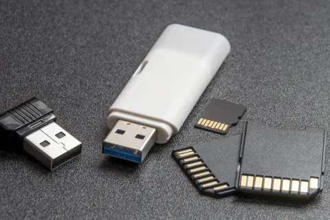 Jaki format pendrive do radia samochodowego, aby uniknąć problemów?