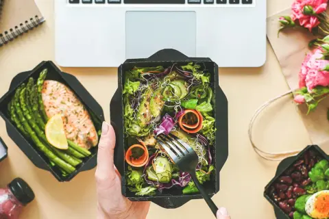 Catering dietetyczny: Jak wybrać najlepszy? Uniknij błędów!