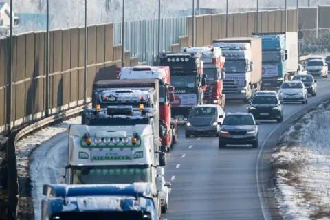 Stawki za kilometr 2026: Ile naprawdę zarobisz na transporcie?