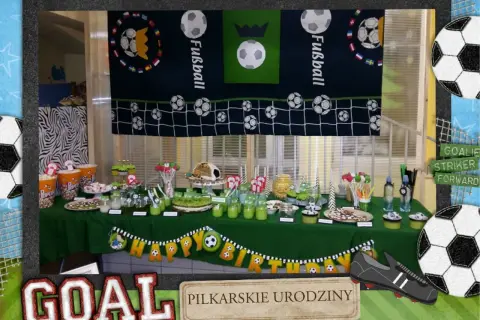 Stół z przekąskami na urodziny piłka nożna. Dekoracje w kształcie piłek, baner "Happy Birthday" i tort w kształcie piłki.