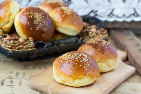 Mini bułki do burgerów: Gdzie kupić idealne? Przewodnik.