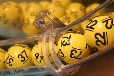 Kiedy jest losowanie lotto – poznaj godziny i dni rysowania gier