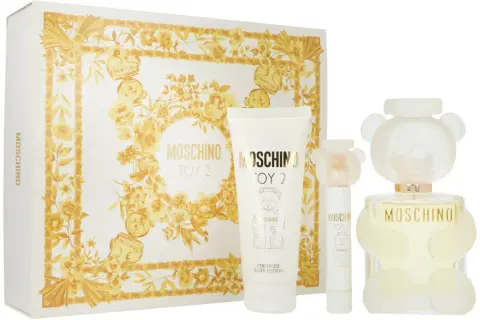 Zestaw Moschino Toy 2: perfumy w kształcie misia, balsam do ciała i atomizer. Złote zdobienia na opakowaniu.