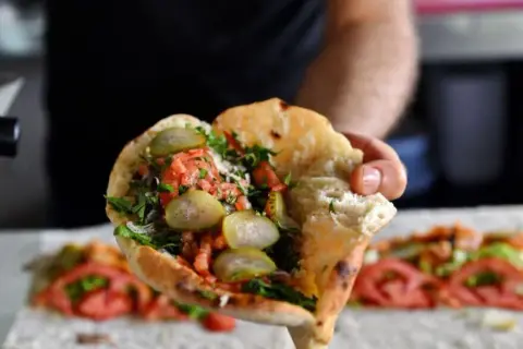 Kebab: Co to jest? Poznaj rodzaje i jak wybrać najlepszy