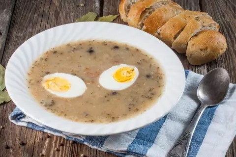 Żurek czy barszcz biały? Kluczowe różnice w składnikach
